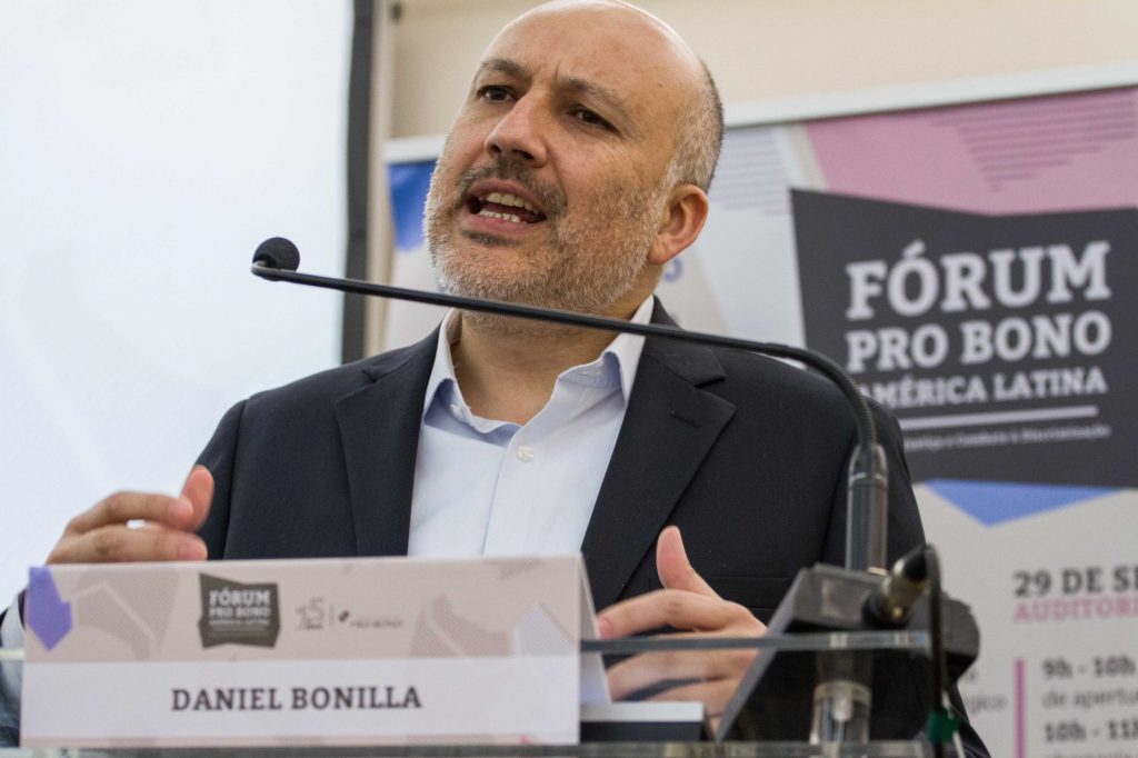 Professor colombiano Daniel Bonilla discute a função social da advocacia na FGVSP