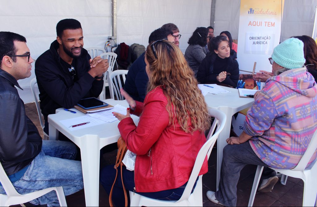 Atendendo imigrantes e população de rua, Instituto Pro Bono participa do Dia de Cidadania